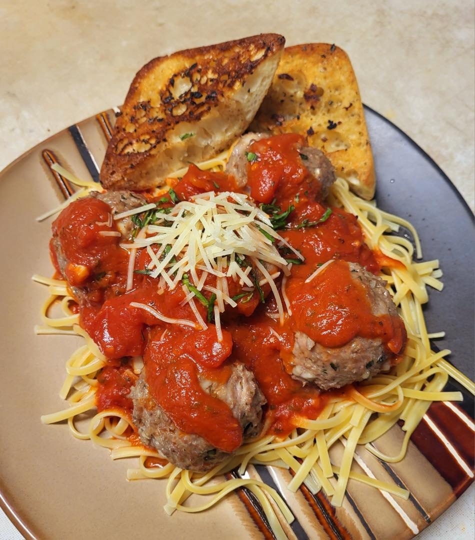 Spaghetti and meatballs with garlic bread at Brown Baer